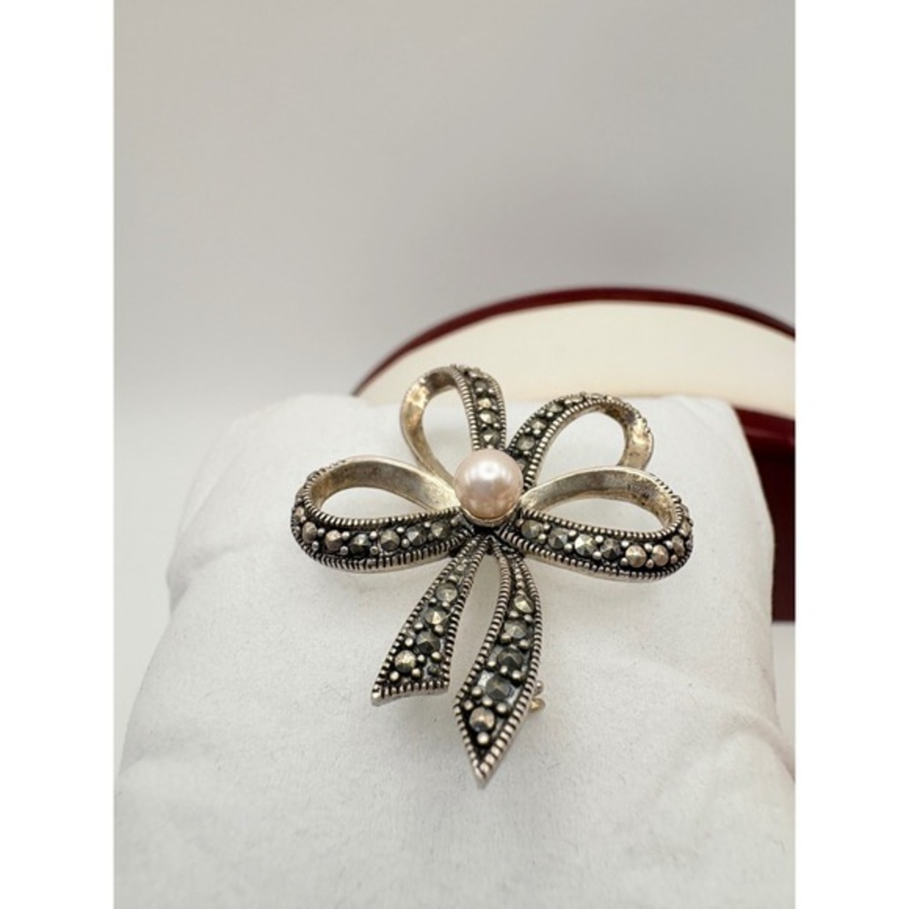 Sterling Silver Bow Brooch Marcasite Pearl Center 925 China Ribbon Pin - Picture 3 of 10